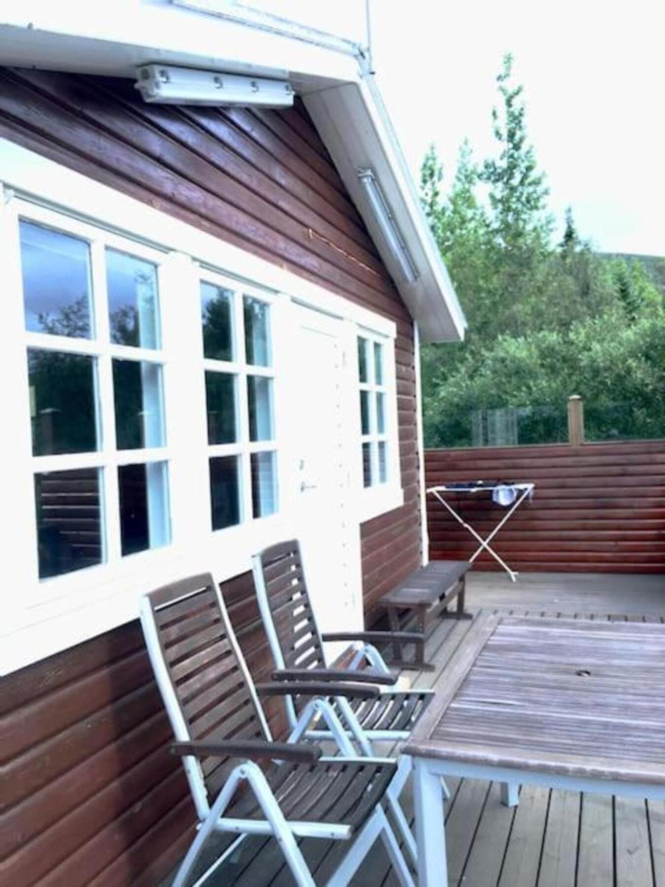 Cozy 2 Bedroom Cottage With Hot Tub Акурейри Экстерьер фото