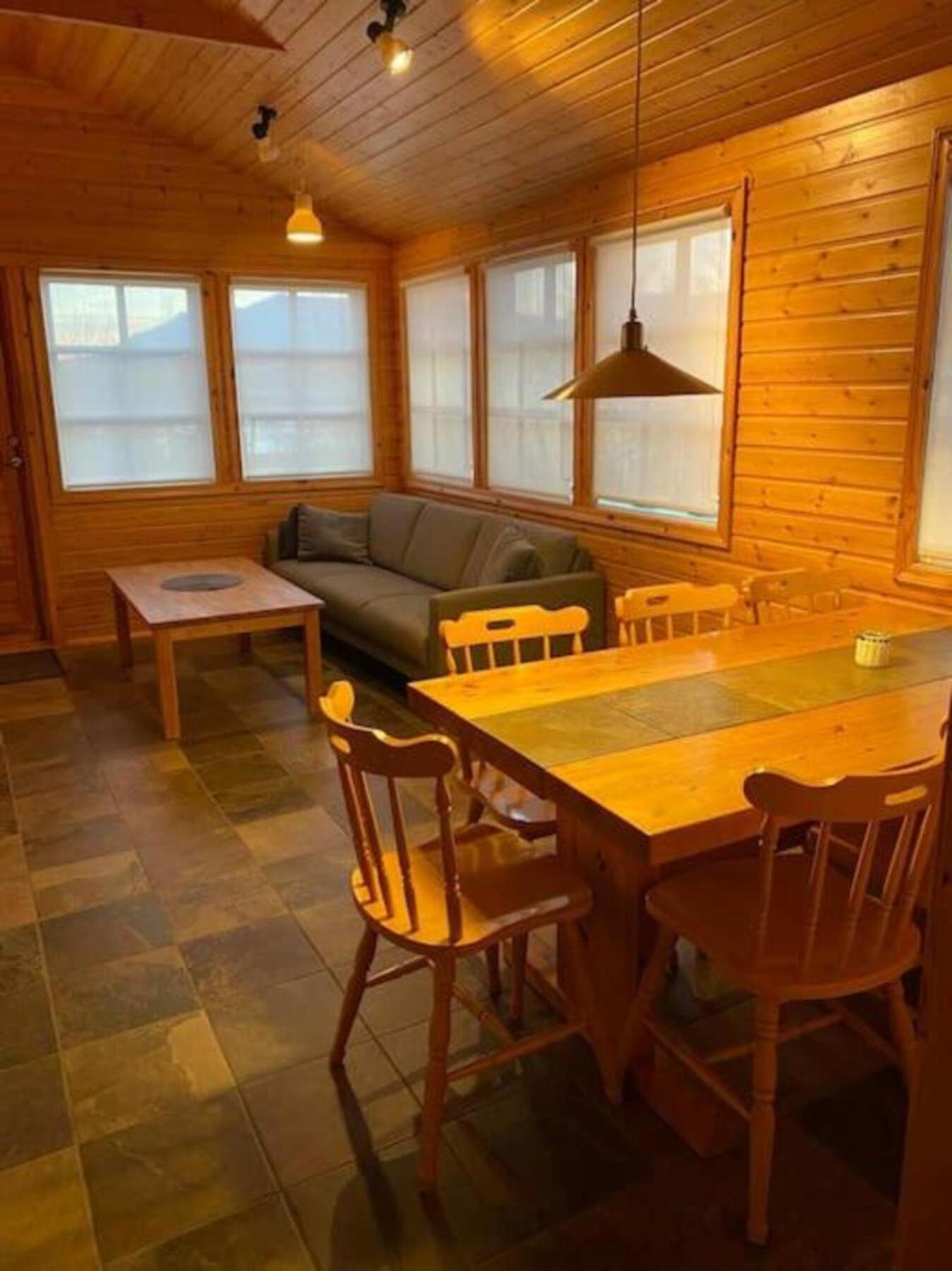 Cozy 2 Bedroom Cottage With Hot Tub Акурейри Экстерьер фото