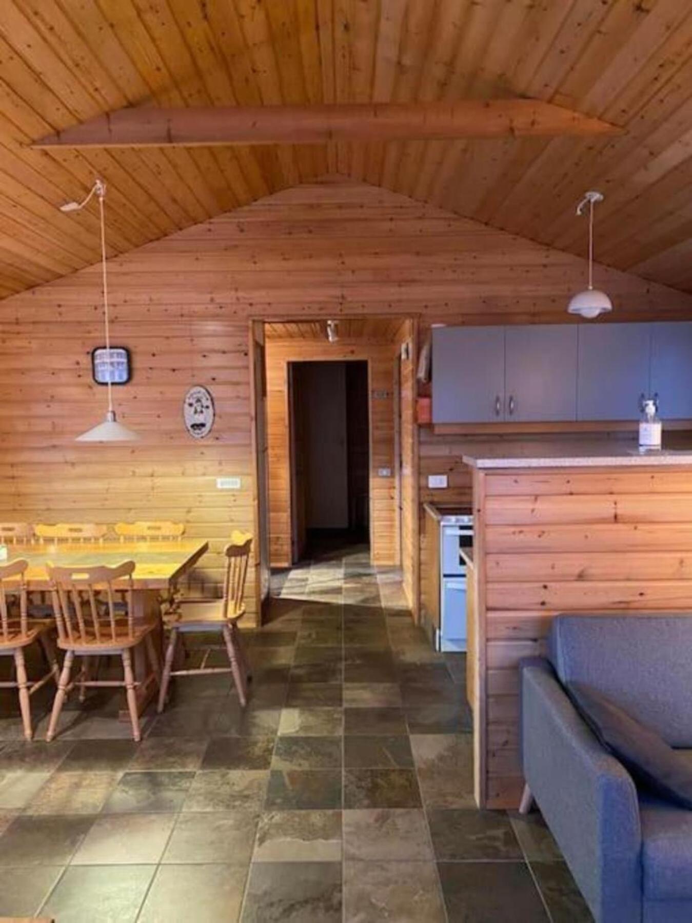 Cozy 2 Bedroom Cottage With Hot Tub Акурейри Экстерьер фото